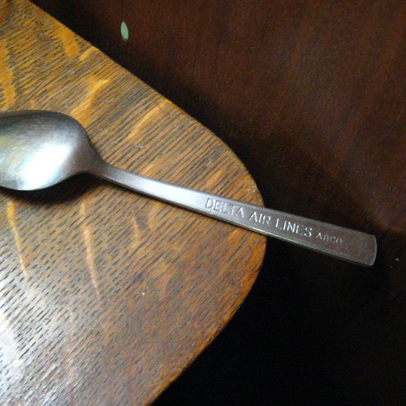 ✈️ Delta Air Lines Vintage Airplane Teaspoon - Picture 4 of 7